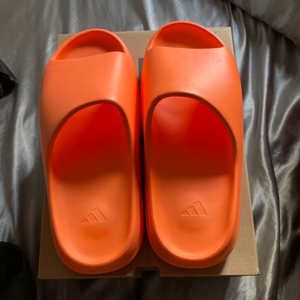 Brand new size 12 men yeezy slides Enflame orange